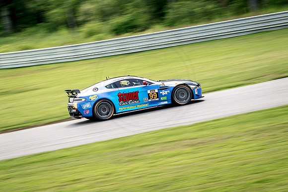 40 aston martin vantage gt4 (624A3971) July 22, 2017